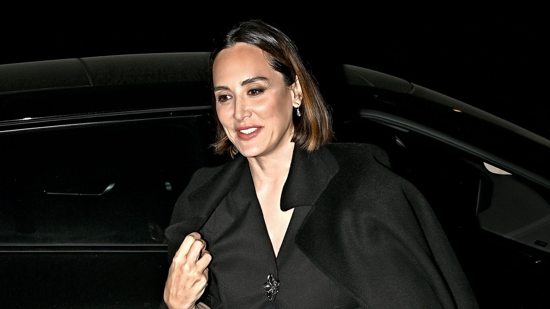 IMÁGENES EXCLUSIVAS. Tamara Falcó, todo al negro: su look ideal para el cumpleaños de su suegra