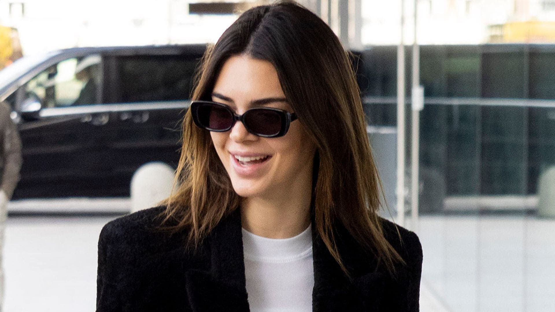 Kendall Jenner estrena el básico más versátil (y español) para su cena en familia