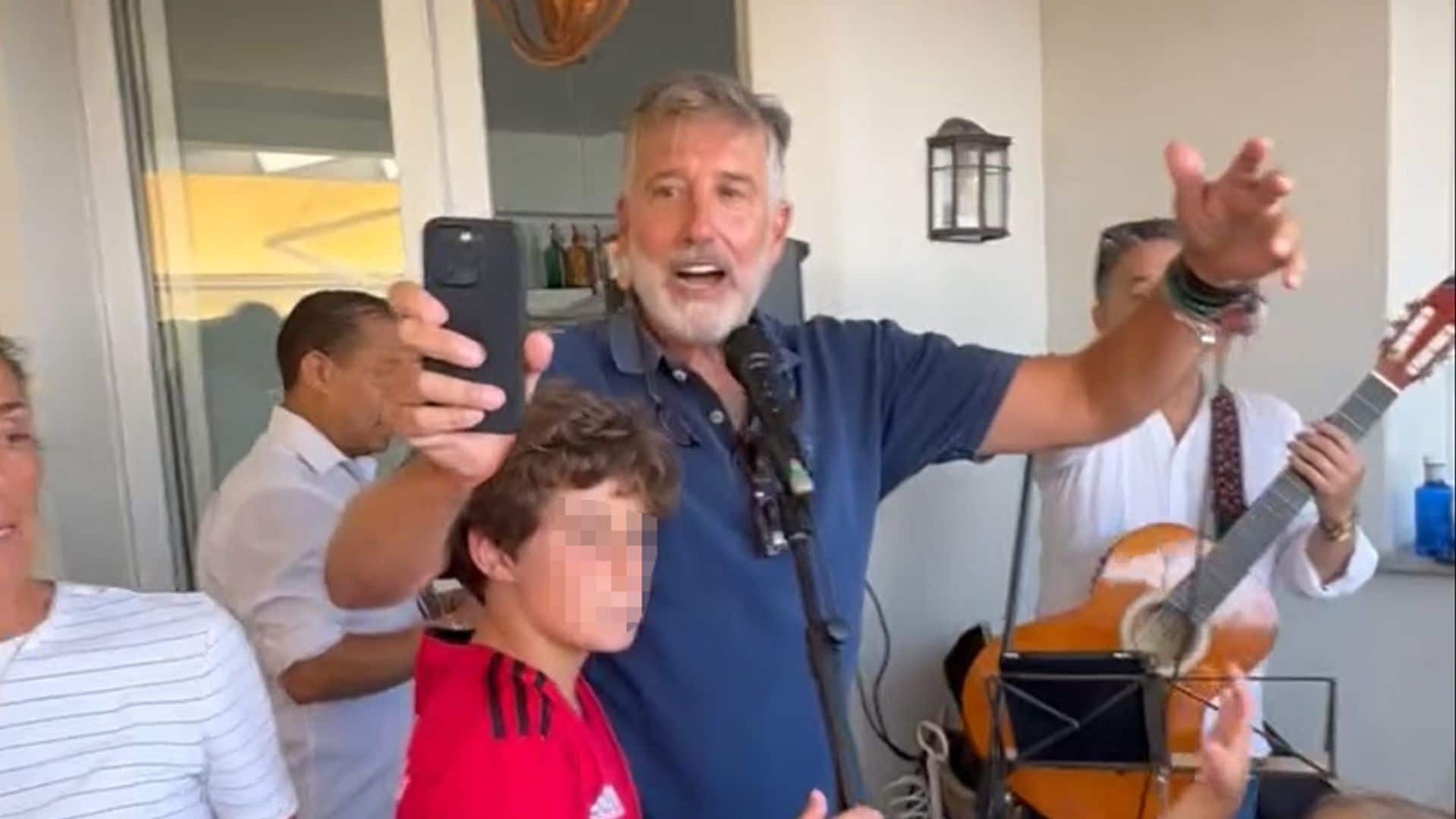Emilio Aragón, el abuelo más divertido y cariñoso en su última celebración familiar