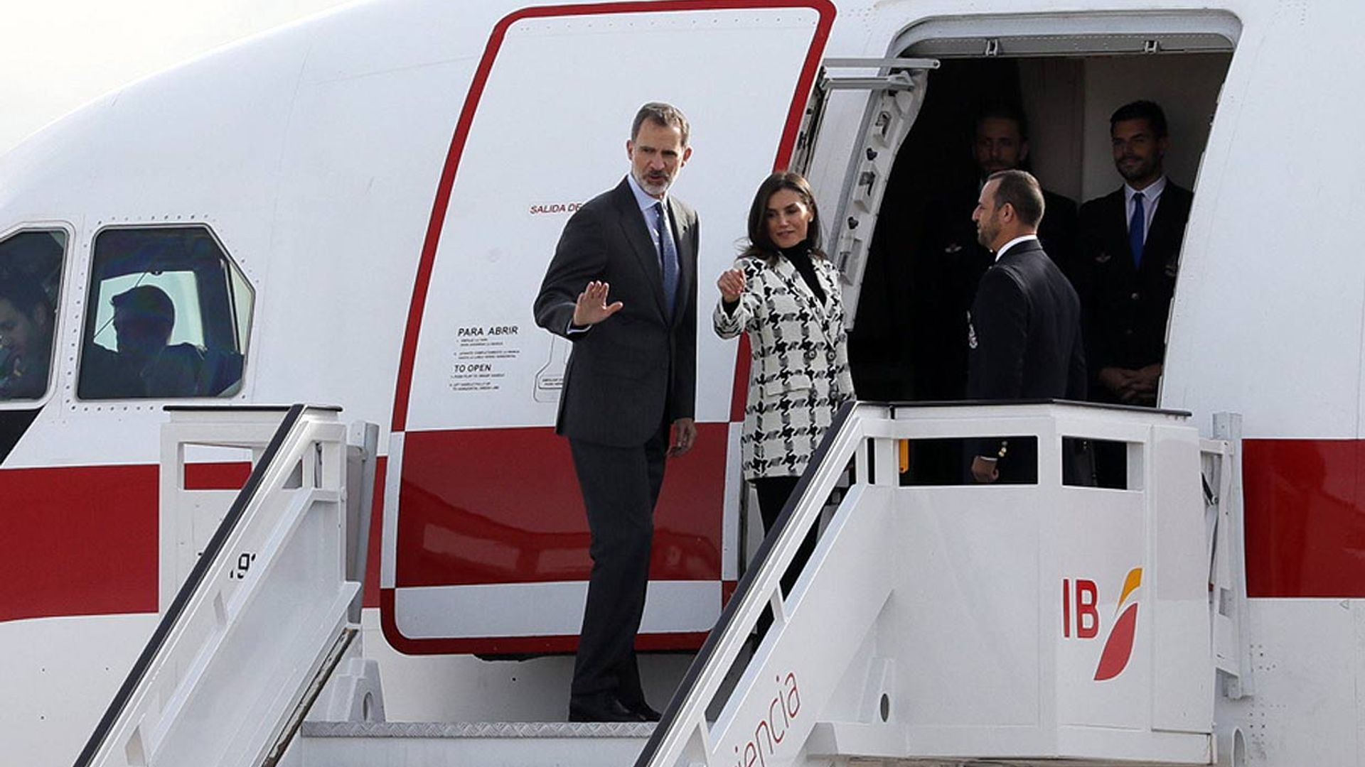 Los Reyes ponen rumbo a Cuba en un viaje histórico