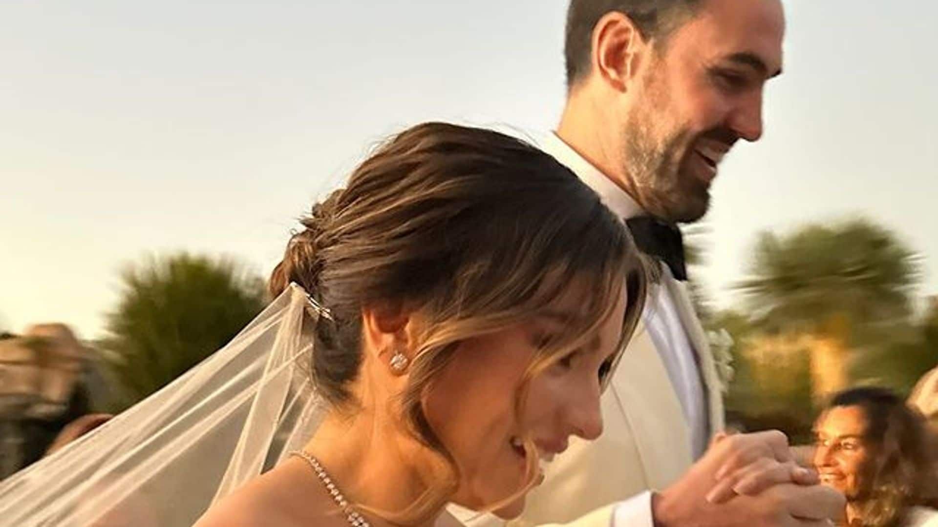 Desde su luna de miel, Sofía Castro comparte nuevos detalles de su vestido de novia
