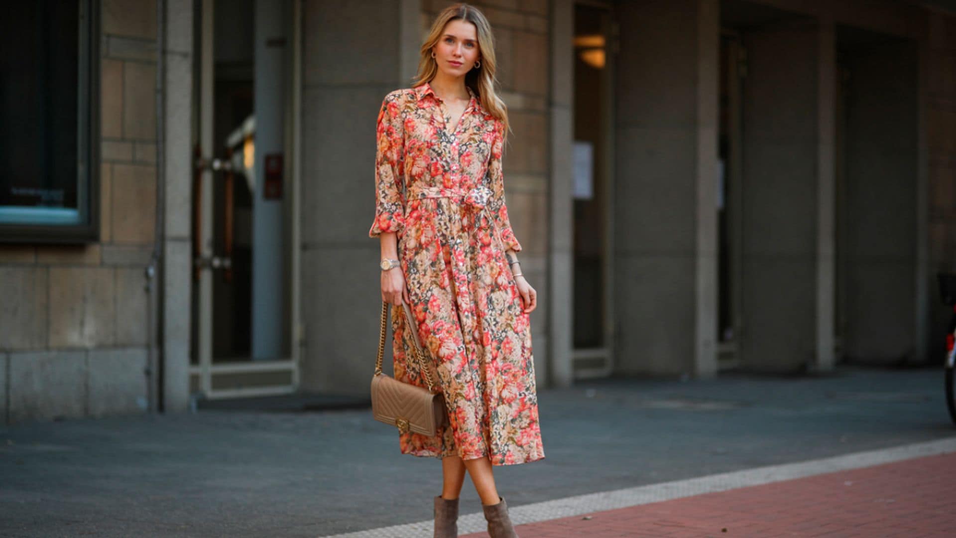 Compra aquí los vestidos de flores más bonitos y cómodos de la primavera