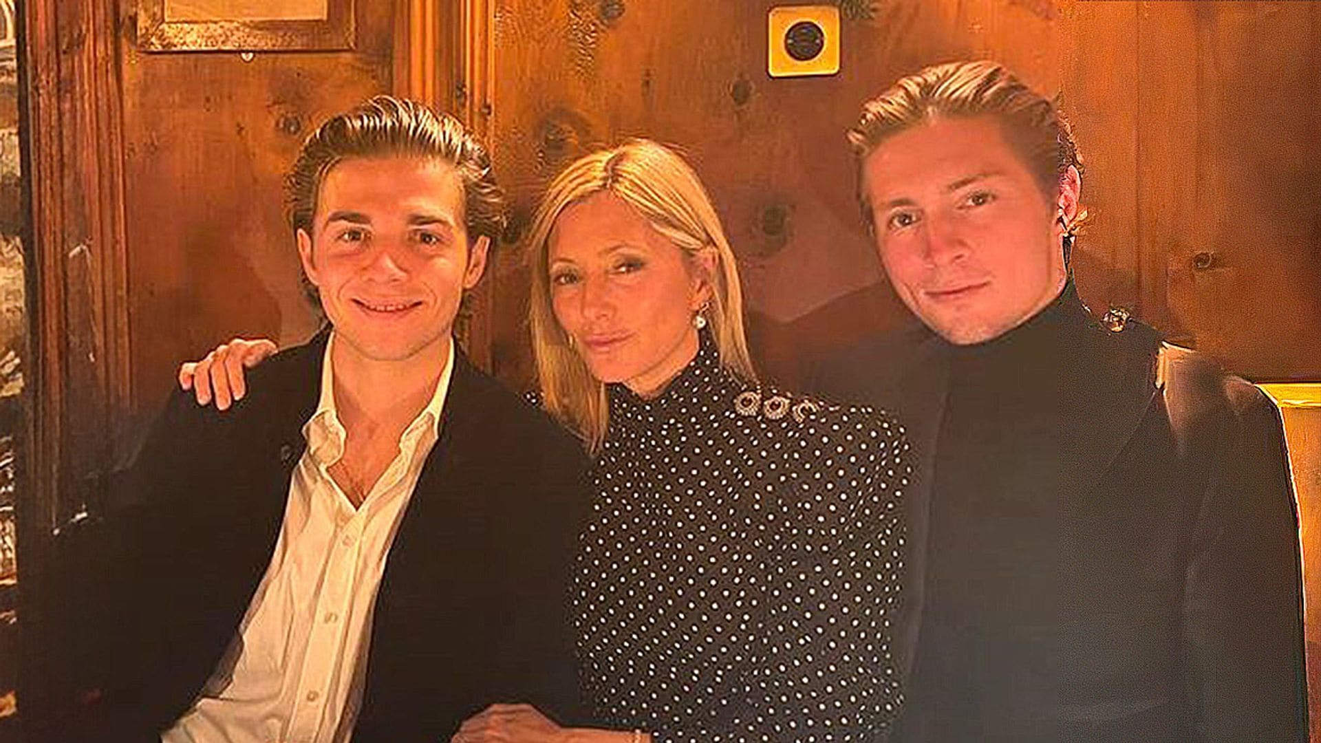 Marie-Chantal de Grecia, muy orgullosa del último y sorprendente proyecto de sus hijos Achileas y Constantino, de 23 y 25 años