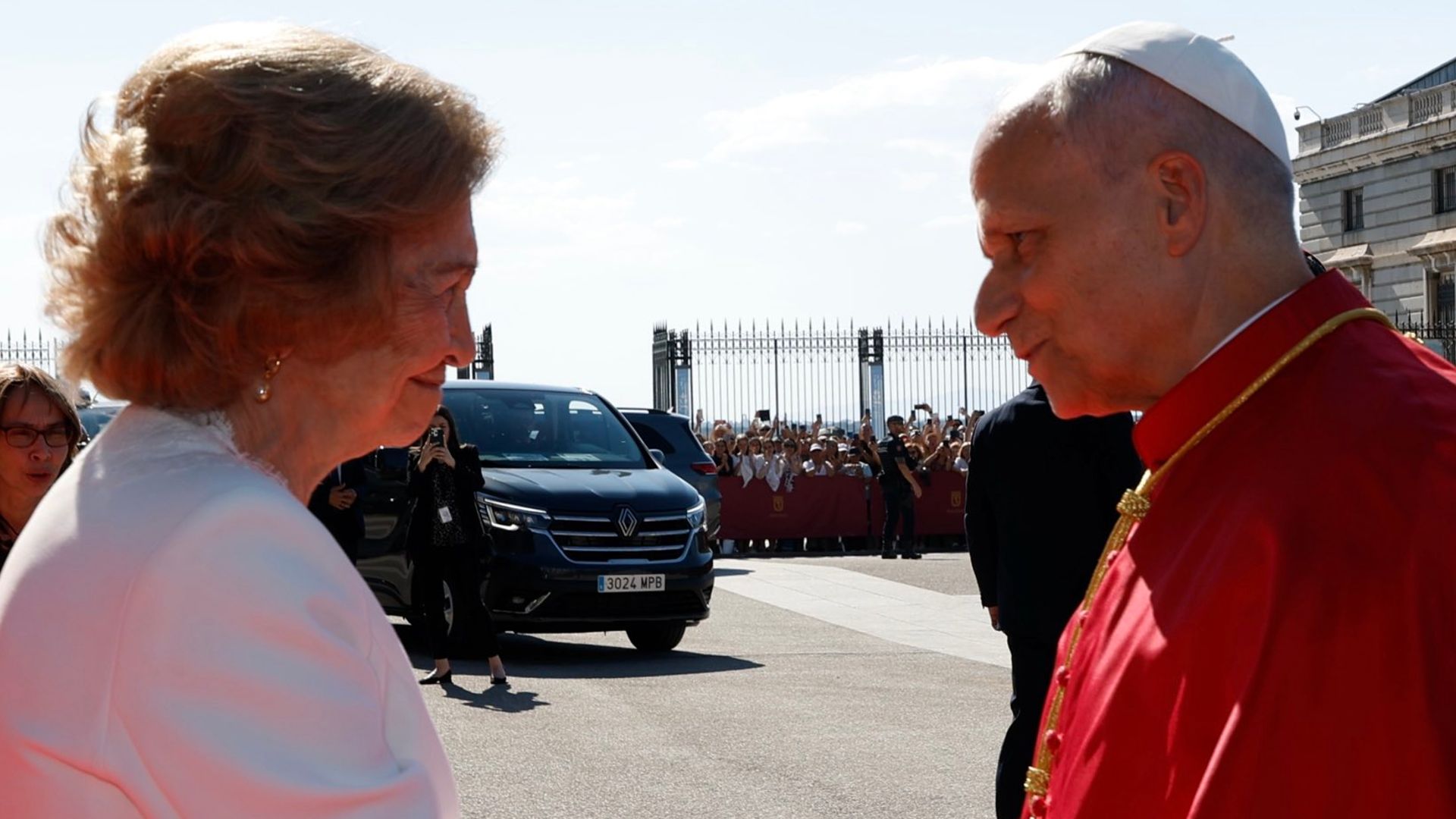 La reina Sofía y el doble encuentro con León XIV, el séptimo Papa al que conoce: de la Nunciatura a la Almudena