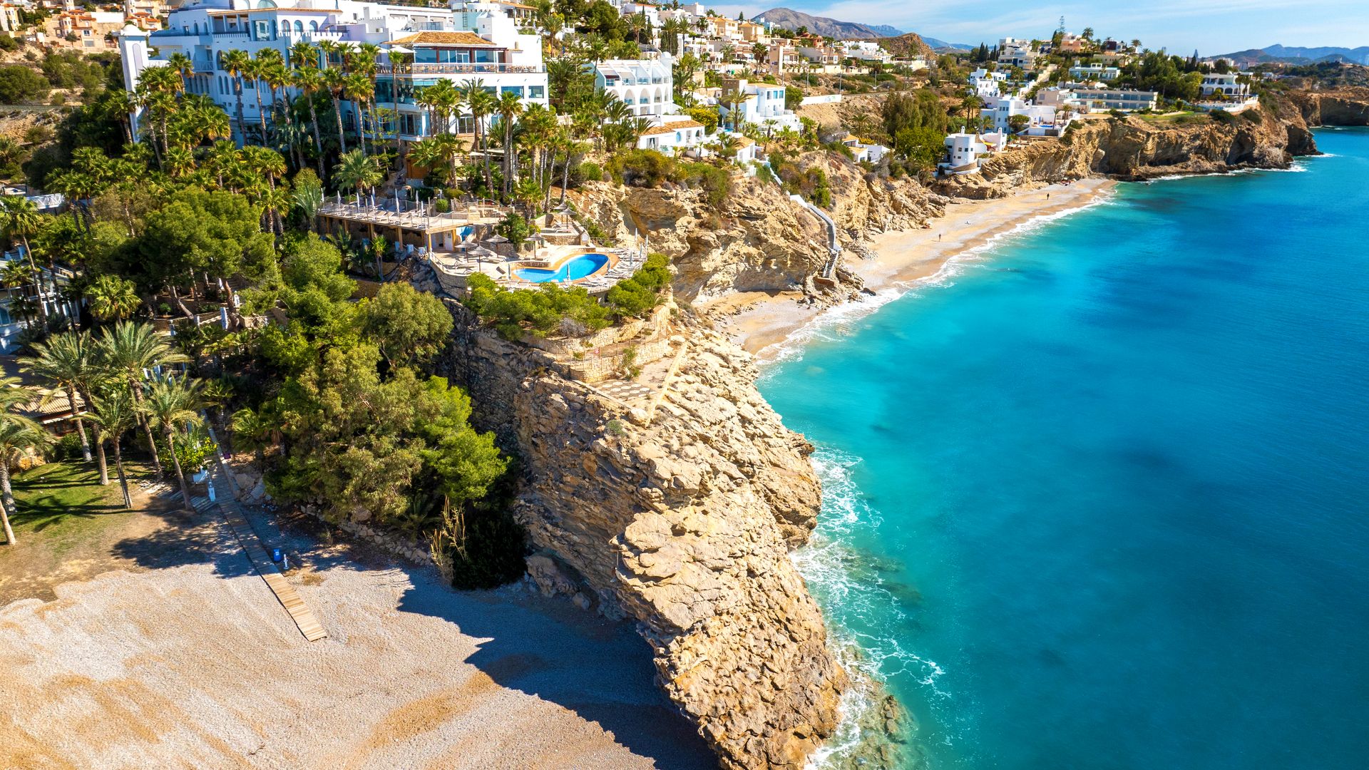 El paraíso de la Costa Blanca donde alargar el verano en septiembre: un hotel de lujo frente al Mediterráneo