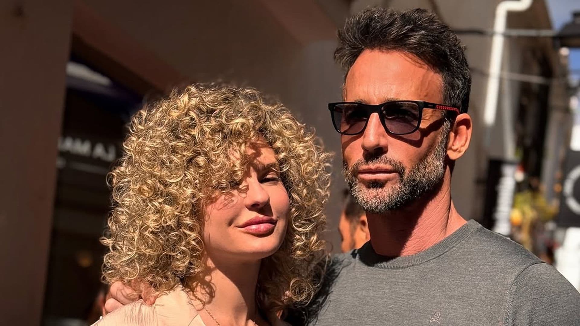 Sheila Casas confiesa las sorprendentes manías de Álvaro Muñoz Escassi al volver de la isla: 'Seguía con el mood'