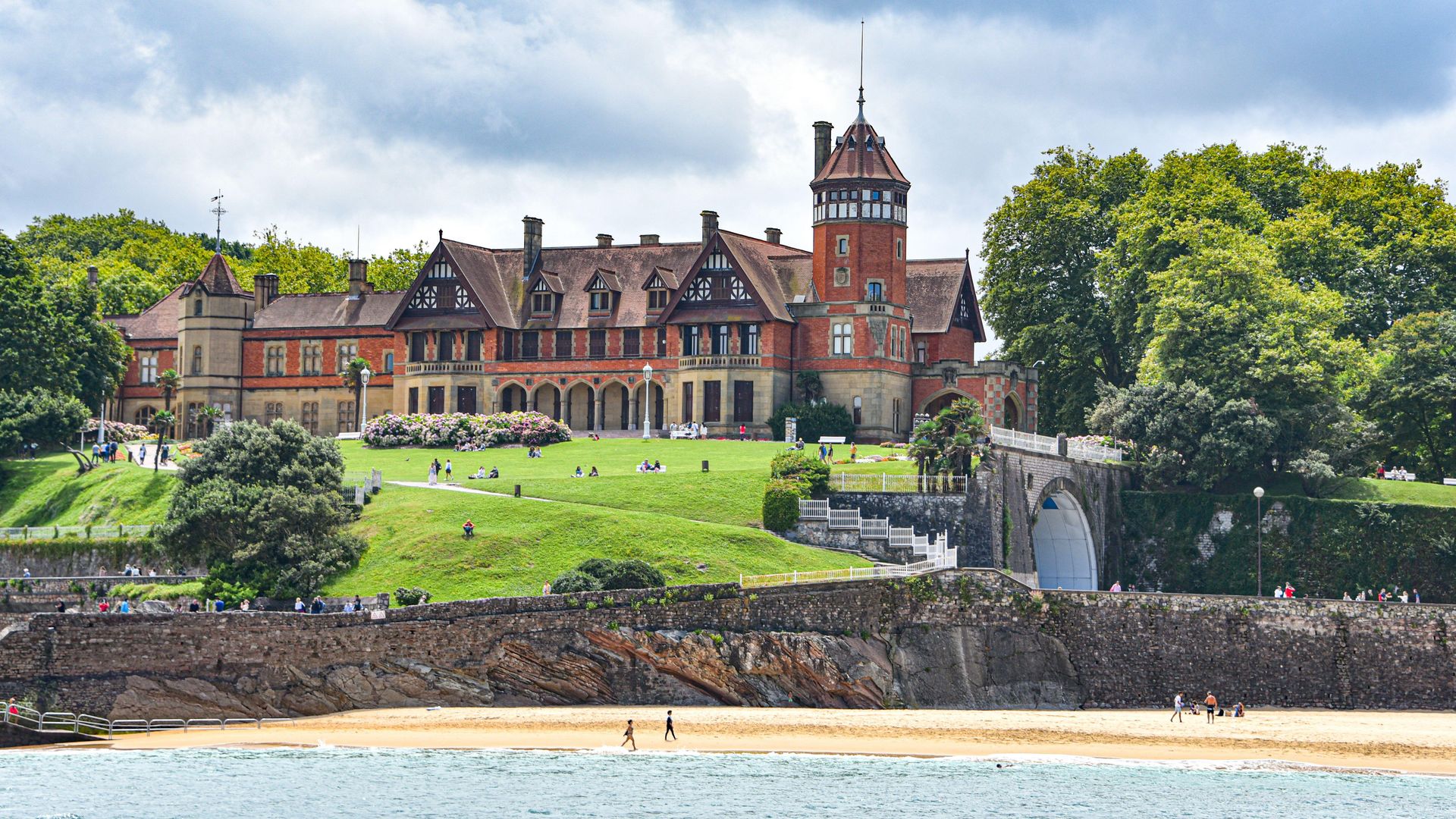Palacio Miramar, playa Ondarreta, bahía de La Concha, San Sebastián