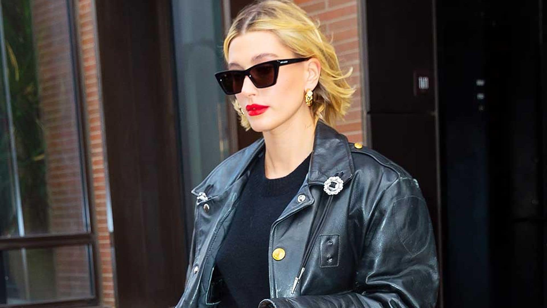 Si buscas un pantalón cómodo que no sea 'oversize', ficha este diseño de Hailey Baldwin