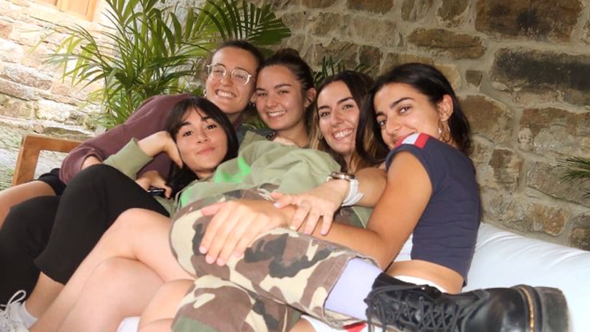 No te pierdas el baile de Aitana con las 'babys' celebrando su precumpleaños más folclórico
