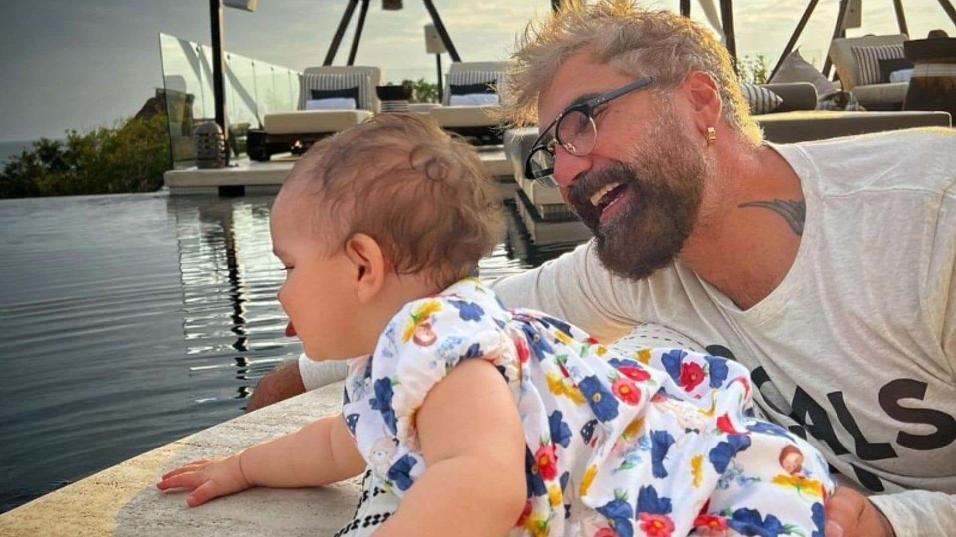 Alejandro Fernández se deja ver en su faceta más especial al lado de su nieta Cayetana