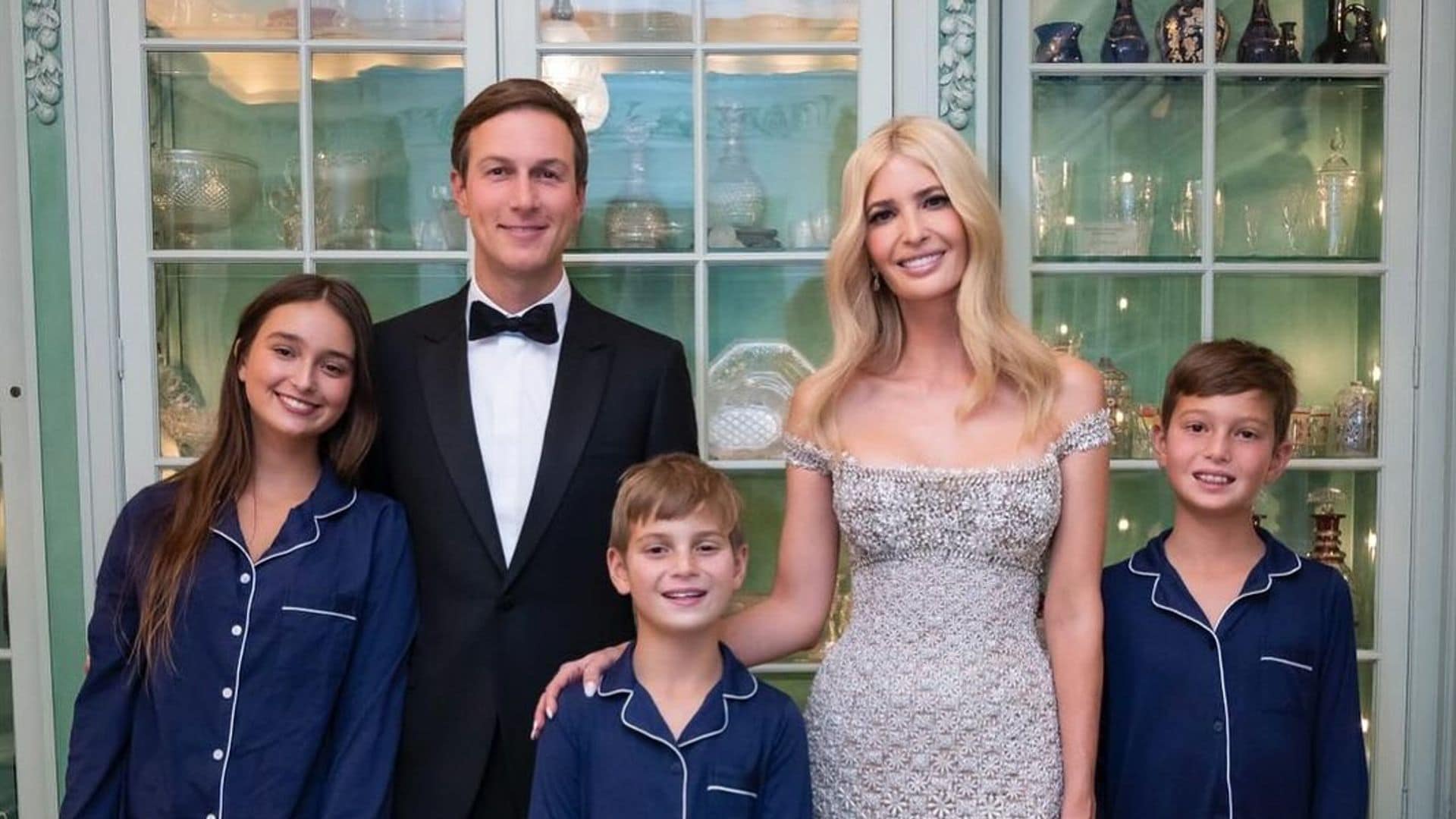 Ivanka Trump con su marido Jared Kushner y sus tres hijos  Arabella Rose, Joseph Frederik y Theodore James 