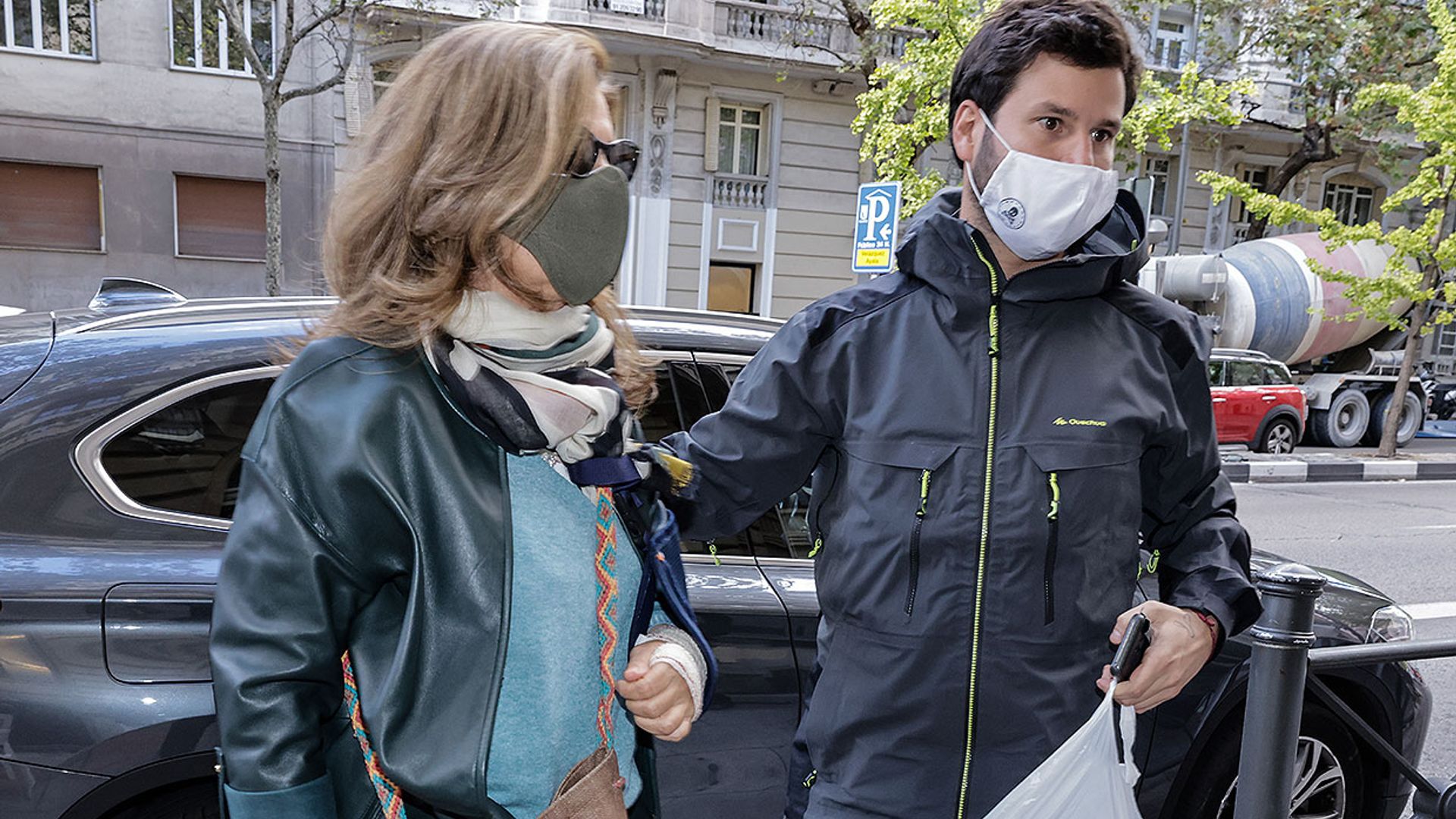 Rosalía Iglesias encuentra en su hijo, Guillermo Bárcenas, el mejor apoyo antes de entrar en prisión