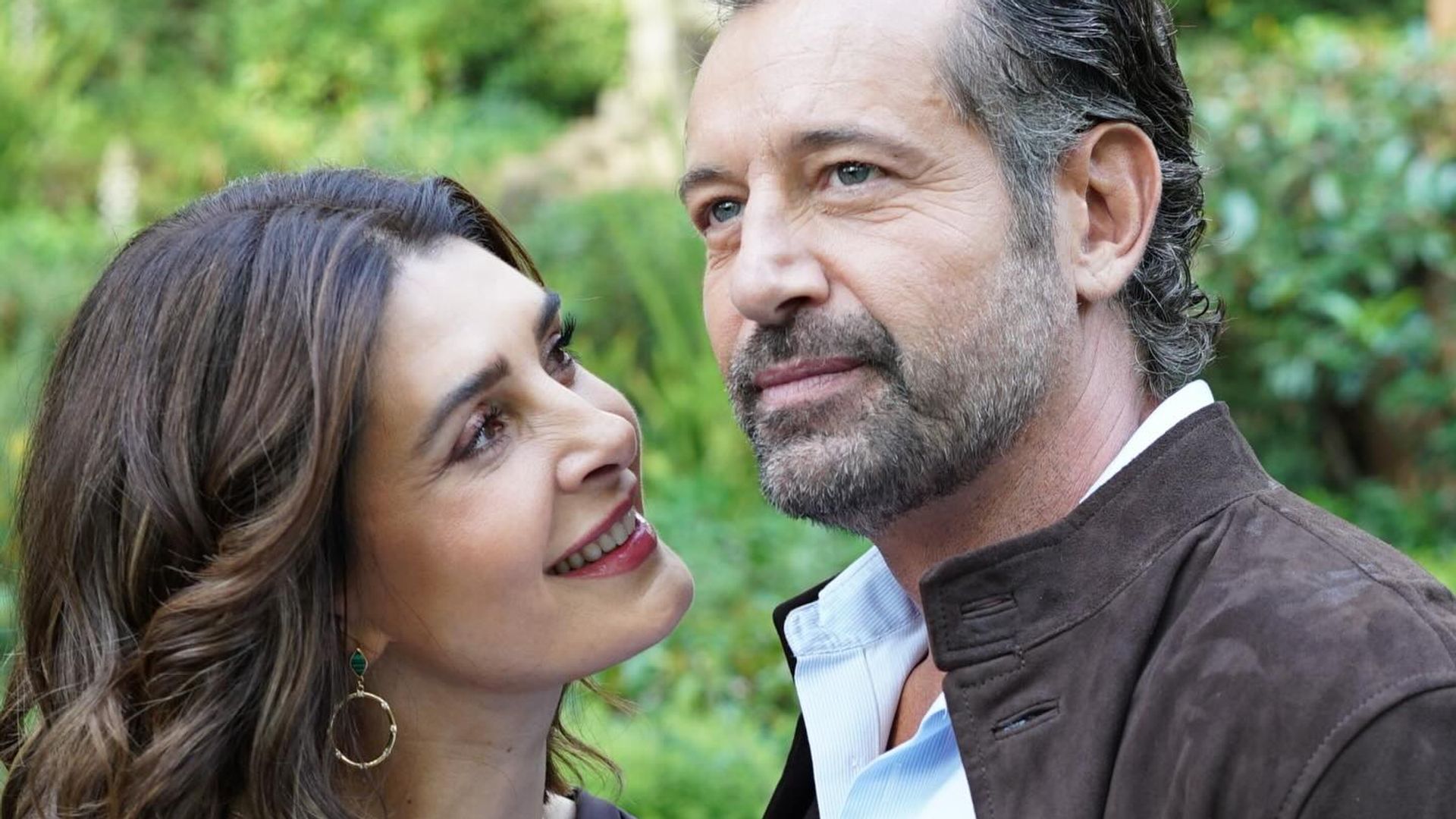 Mayrín Villanueva y Gabriel Soto