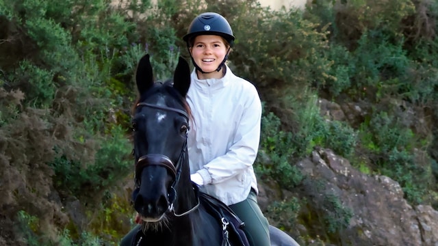 Como suele ser habitual cada vez que pasa unos días en España, Victoria Iglesias salió a montar a caballo por los alrededores de la finca que su padre tiene en la localidad malagueña de Ojén.