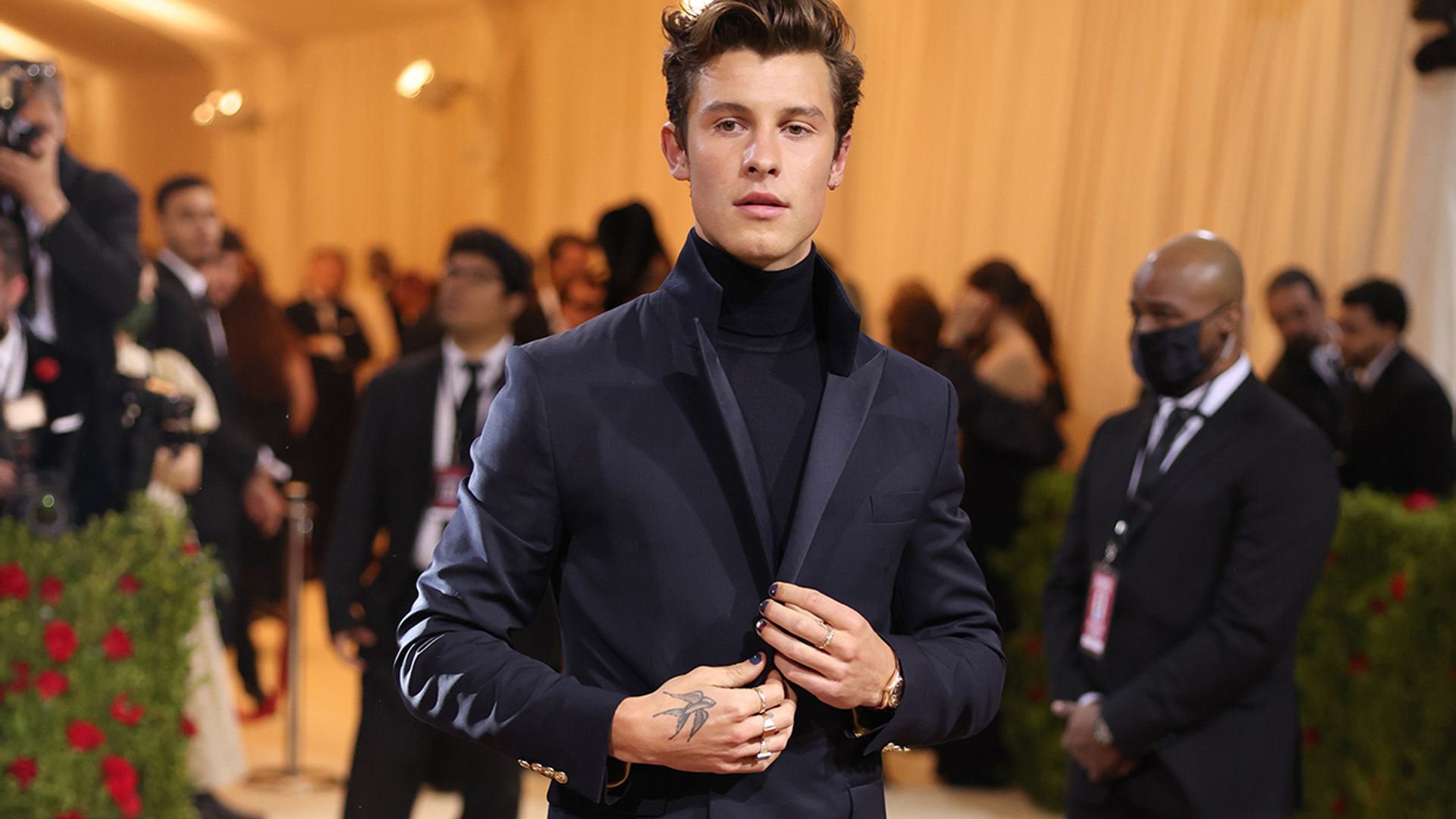 ¡Ellos nos inspiran! Chicos 'gen Z' muy elegantes con el look de novio perfecto