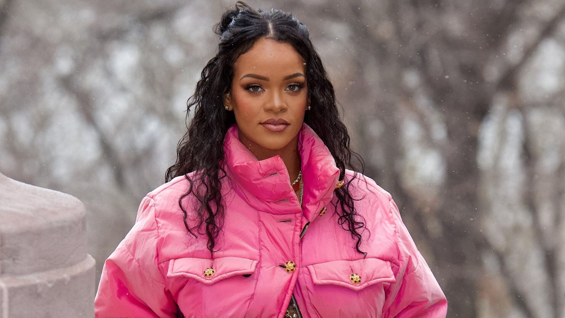 Rihanna comparte feliz su primera foto embarazada
