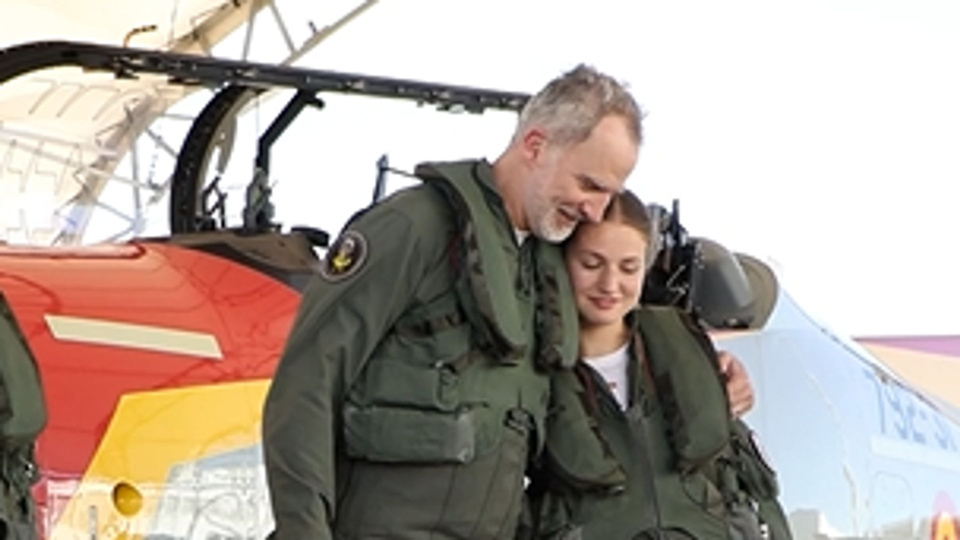 Nuestro experto analiza las imágenes del rey Felipe VI y Leonor pilotando en Murcia:  Tienen una relación extraordinaria 