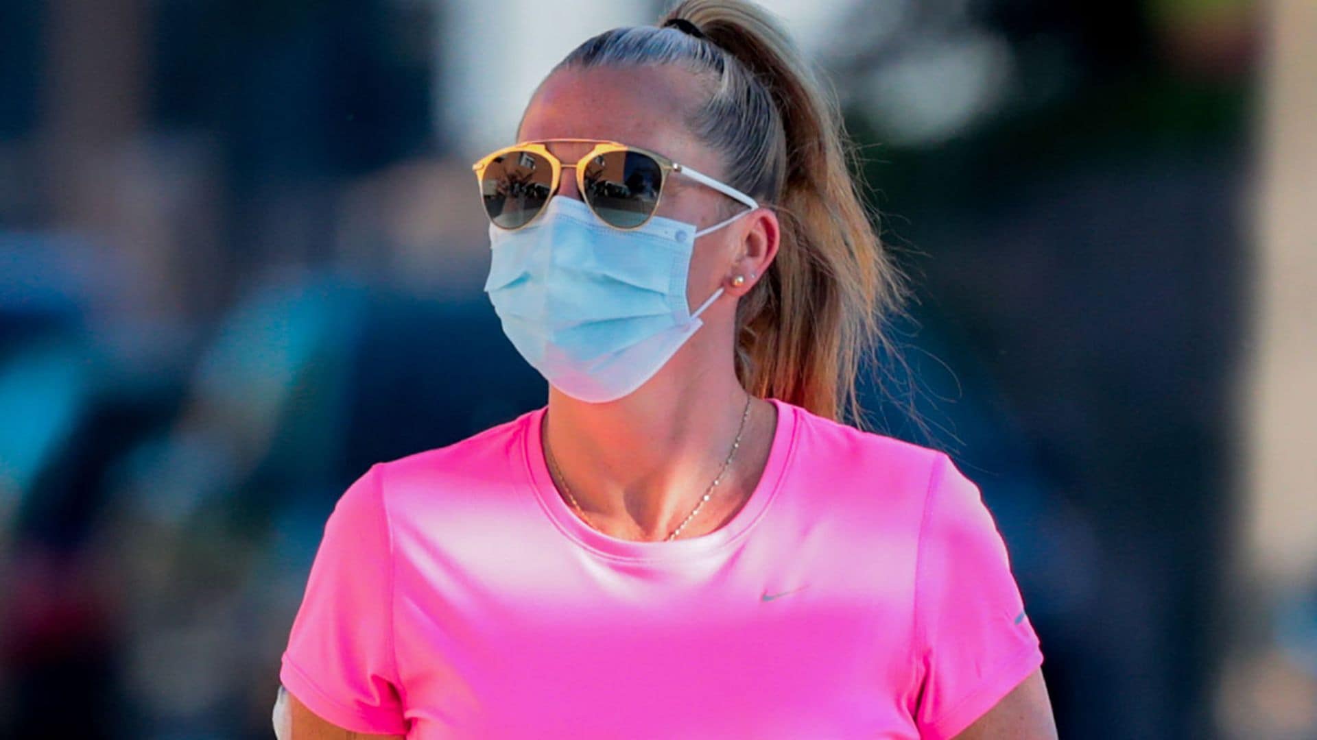 Belén Esteban disfruta de su primer paseo tras dos meses de confinamiento por el coronavirus