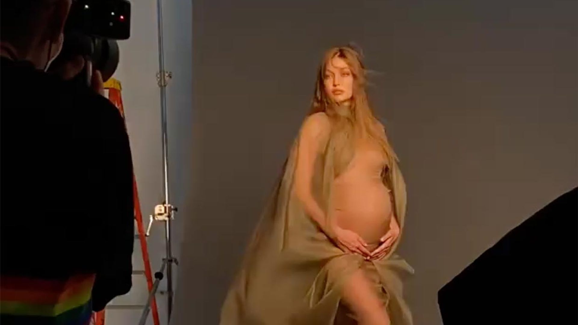 Gigi Hadid muestra los entresijos de su sesión de fotos embarazada