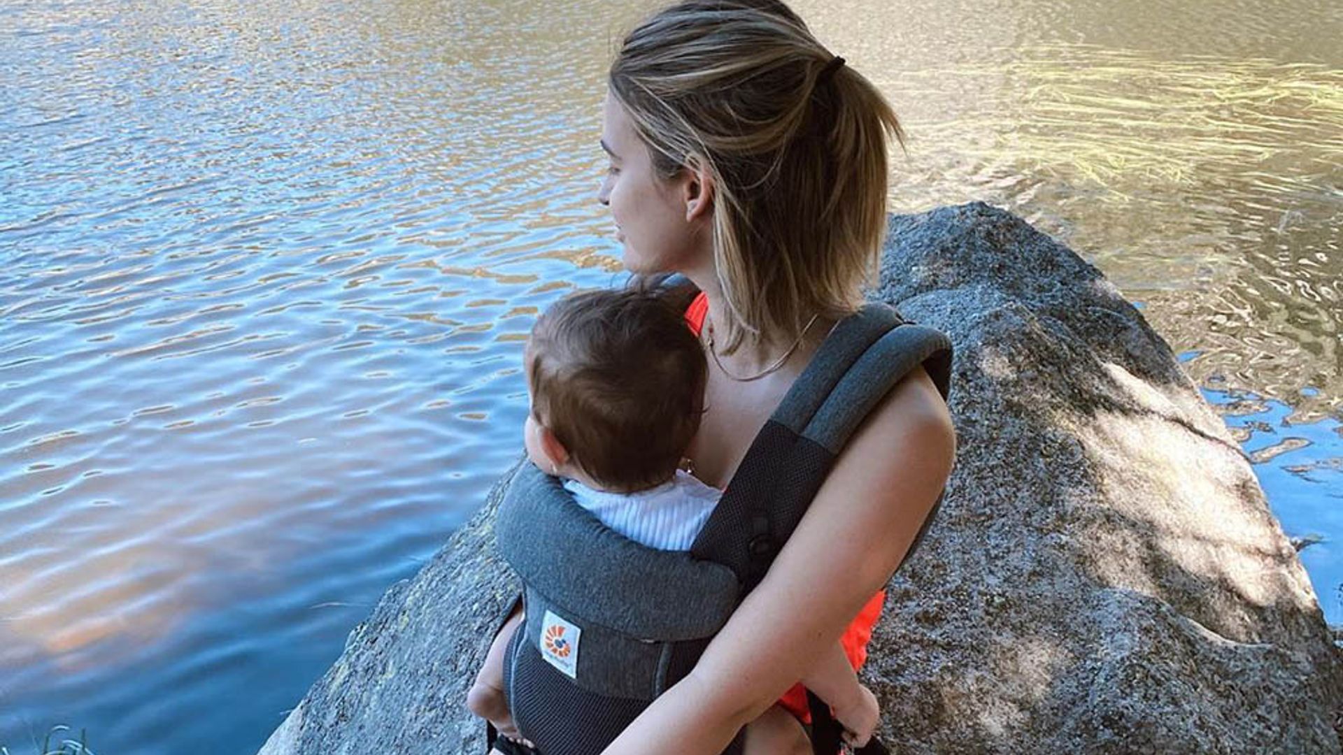 Mochilas de porteo supercómodas para las mejores vacaciones con tu bebé