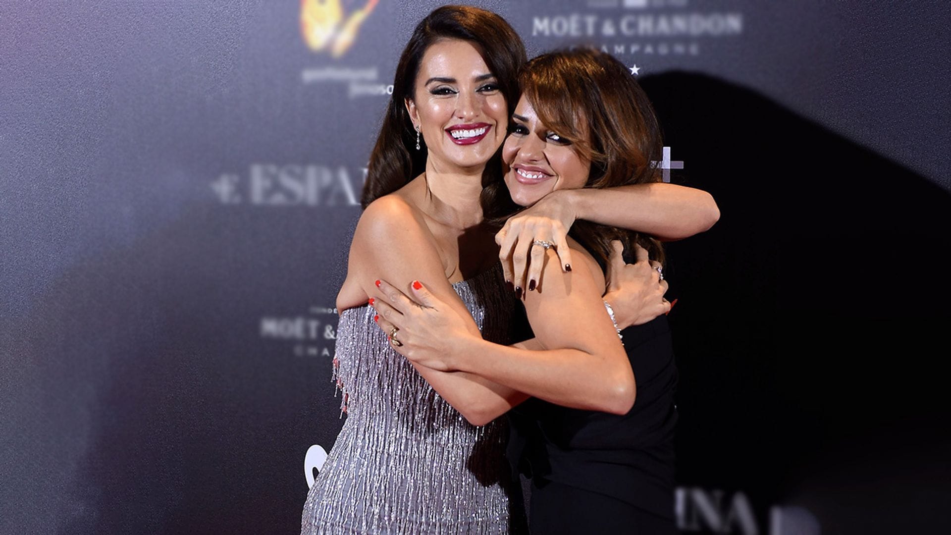Mónica Cruz celebra su cumpleaños por todo lo alto arropada de amigos y con una felicitación de lo más especial