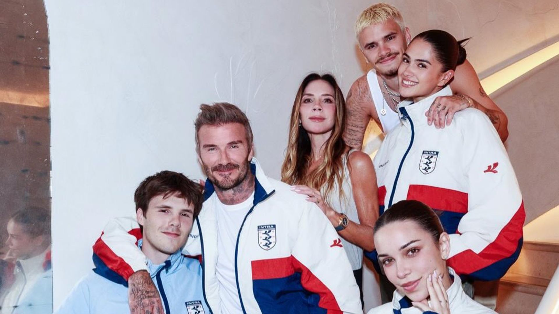 Romeo Beckham sigue los pasos de Victoria y se lanza al diseño con su propia firma de moda deportiva