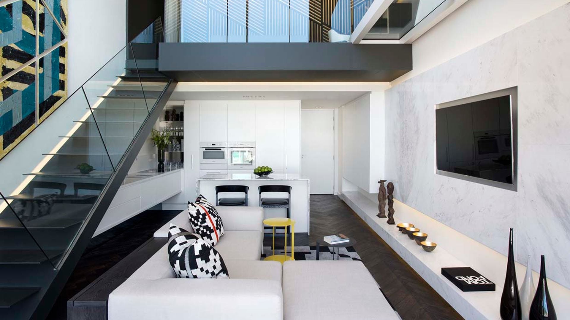Un apartamento dúplex de estilo urbano bien resuelto en pocos metros