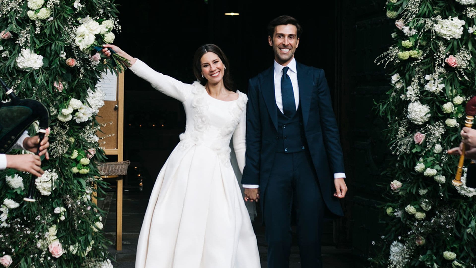 Dos vestidos de princesa moderna y unos 'Manolos' para la boda de Isabel en Galicia