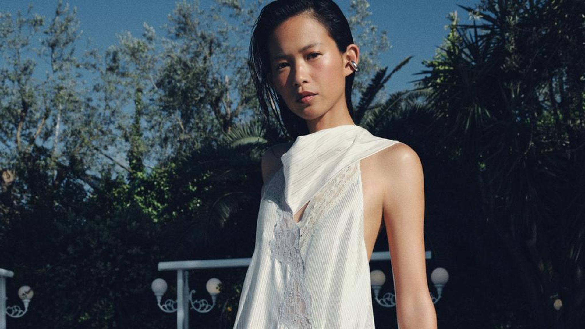 Vestido blanco de Zara de inspiración nupcial