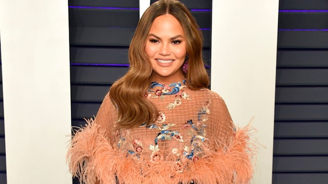 chrissy teigen cambio look