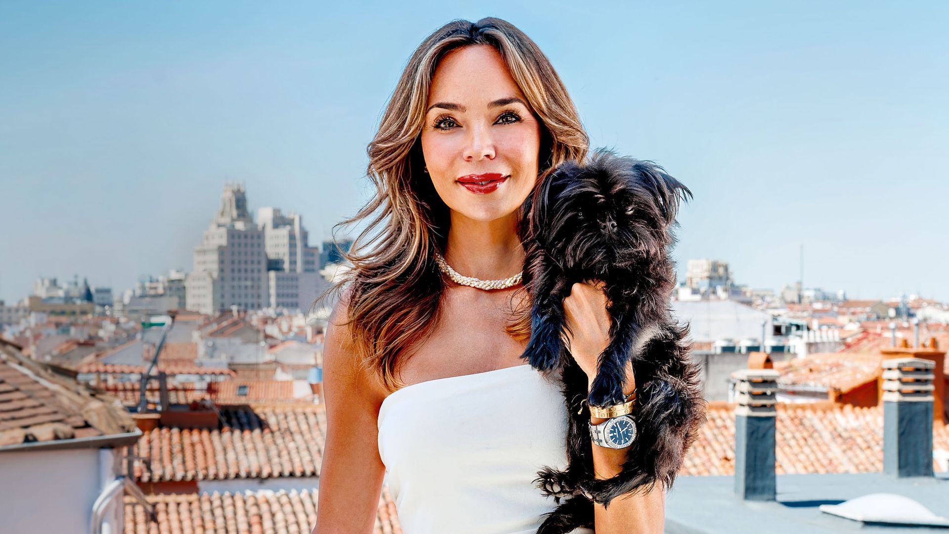 Sara Zaldívar junto a su mascota