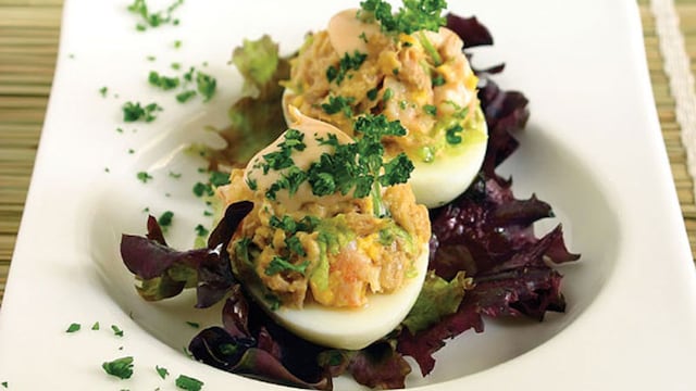huevos rellenos atun