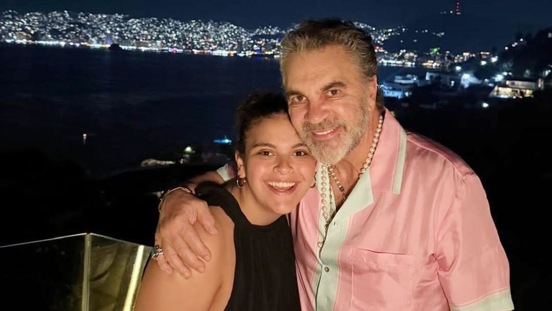 Ni joyas ni lujos; Manuel Mijares revela qué le regaló a Lucerito por sus 21 años
