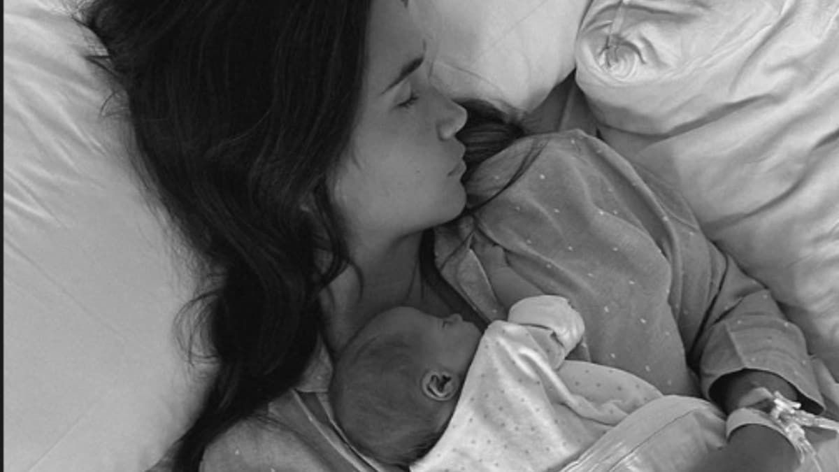 La primera imagen de María Pombo con su hija Vega en la que ¡son iguales!