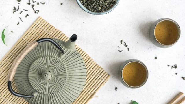 juego de t asi tico tetera de hierro y tazas de t de cer mica con t verde 