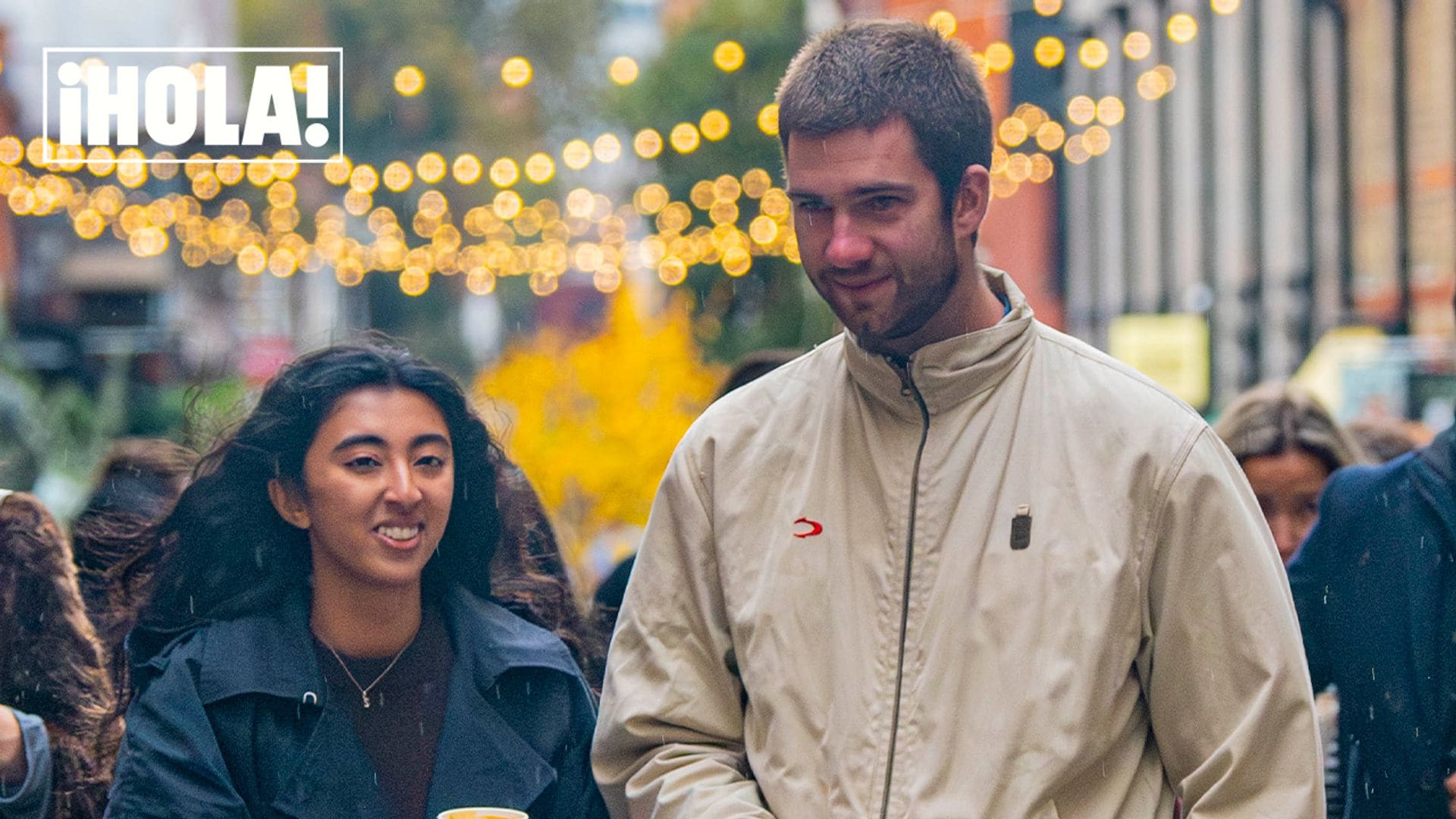 Juan Urdangarin, paseando junto a su pareja, Sophia Khan