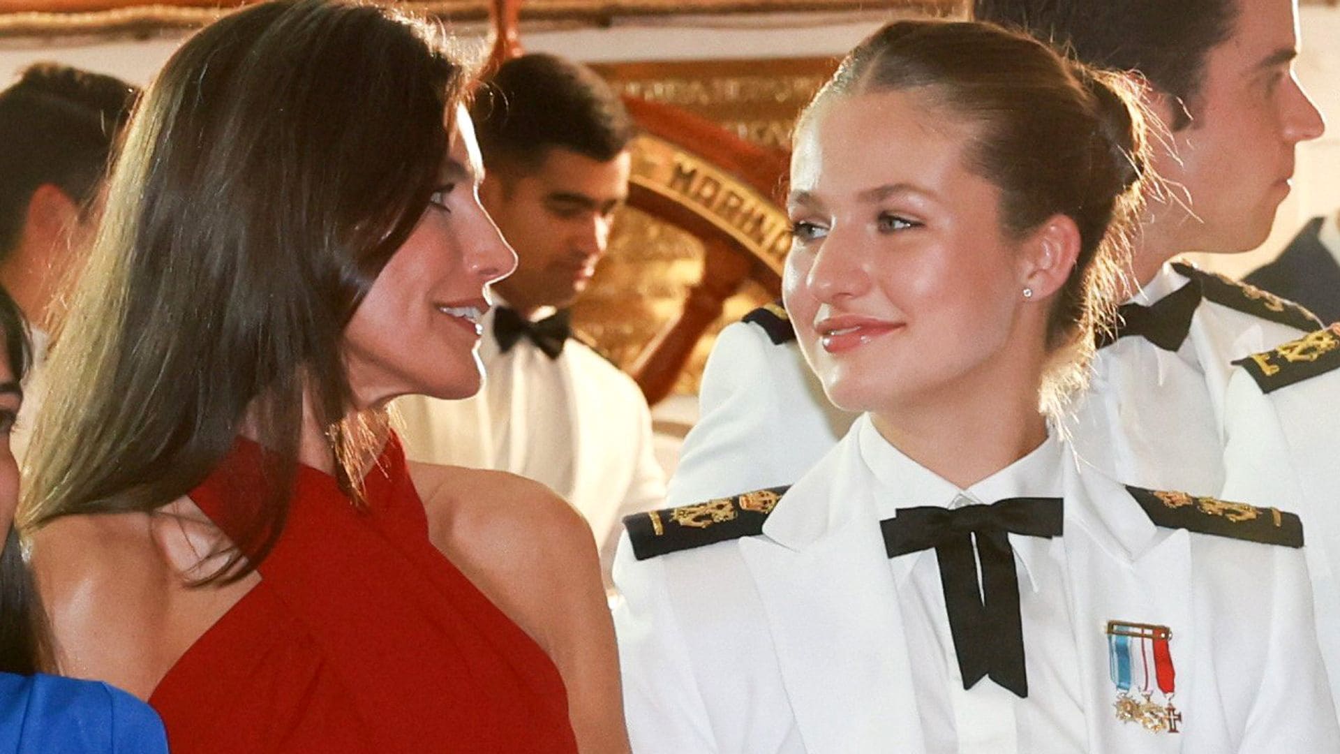 Así es el uniforme de gala de la Armada que llevó la princesa Leonor en la recepción del Elcano