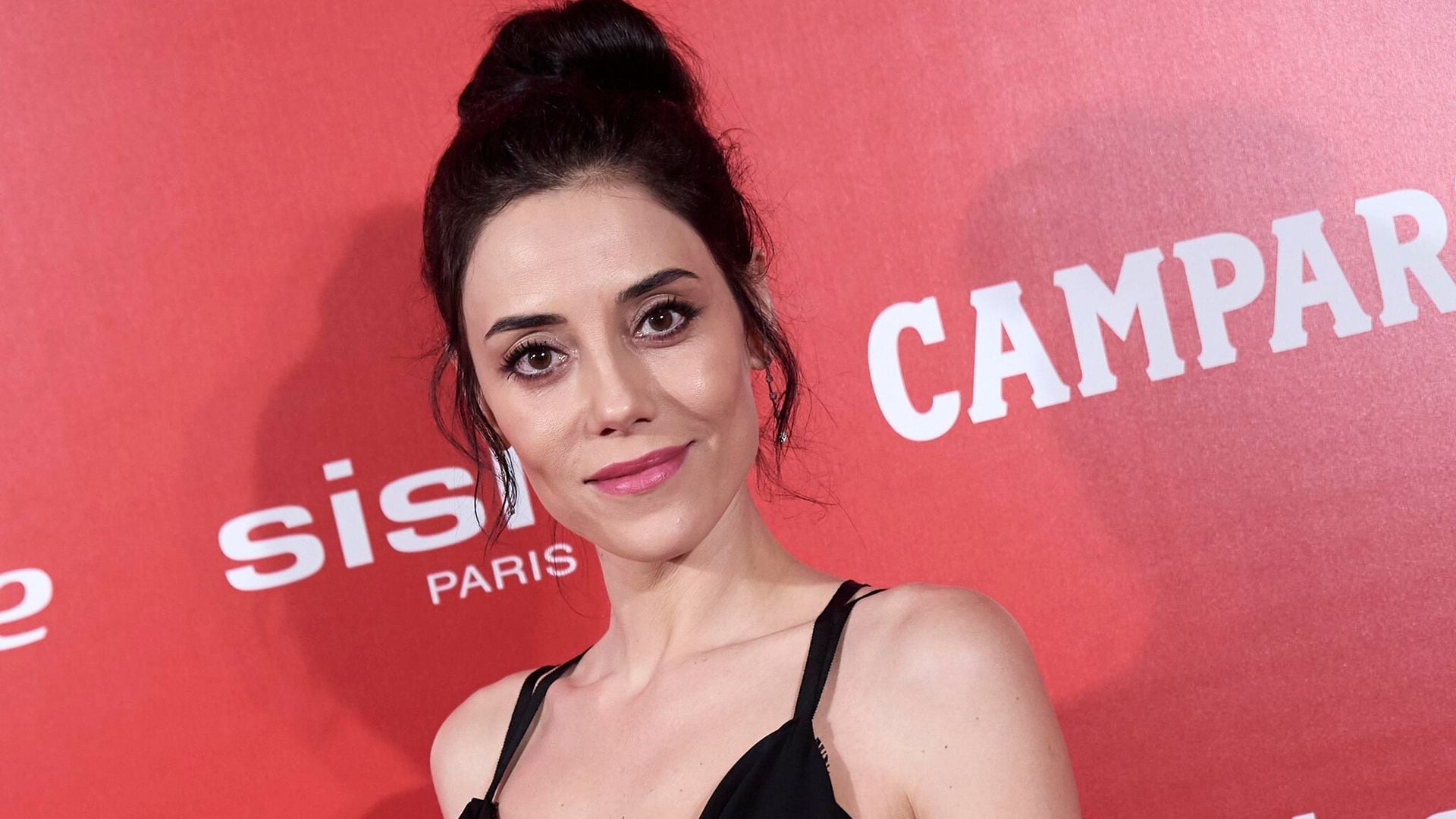 Cansu Dere, la actriz turca que reportan como desaparecida tras el terremoto en Turquía