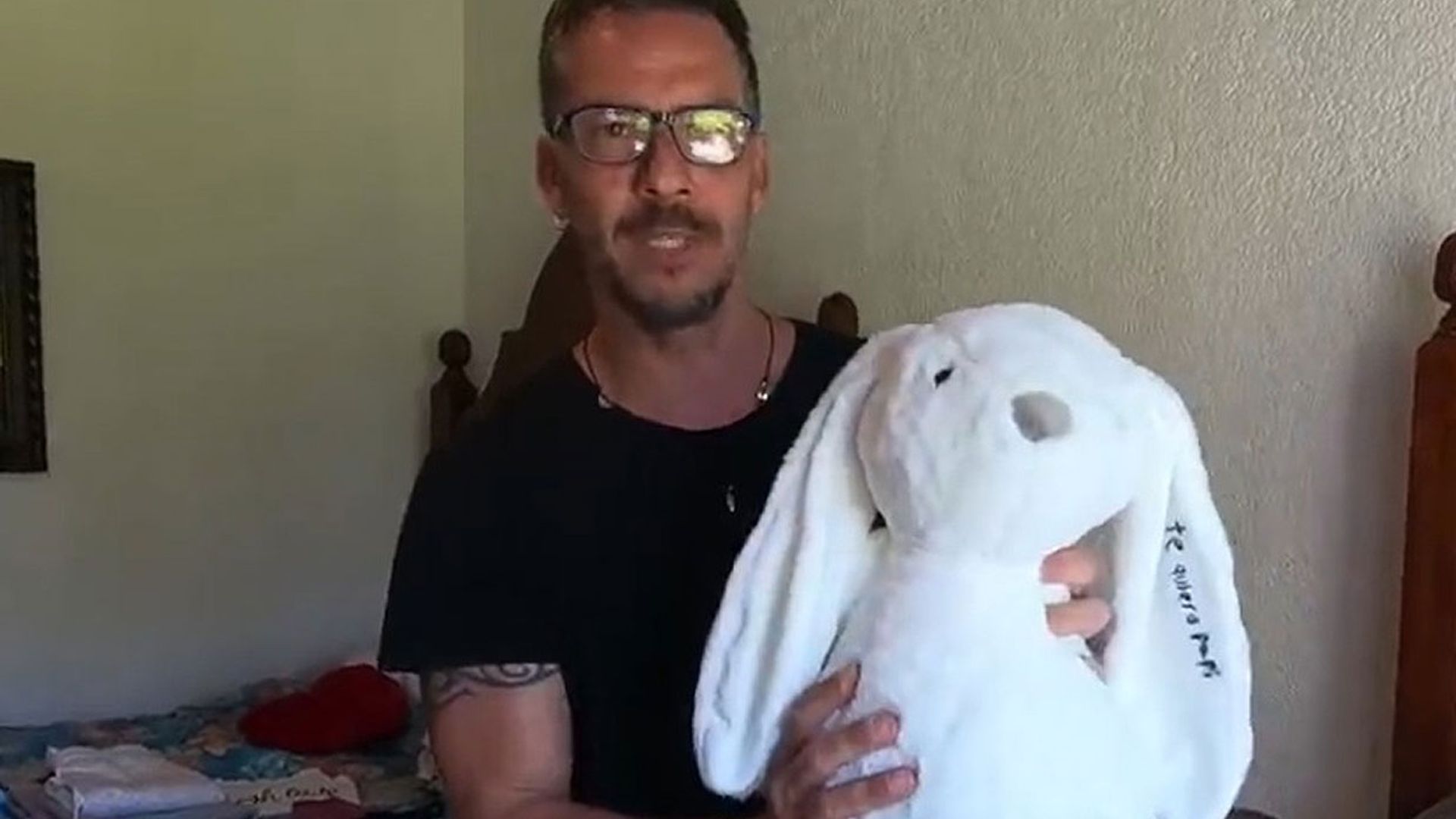 Desde peluches hasta una campana tibetana, conoce los peculiares amuletos de los supervivientes