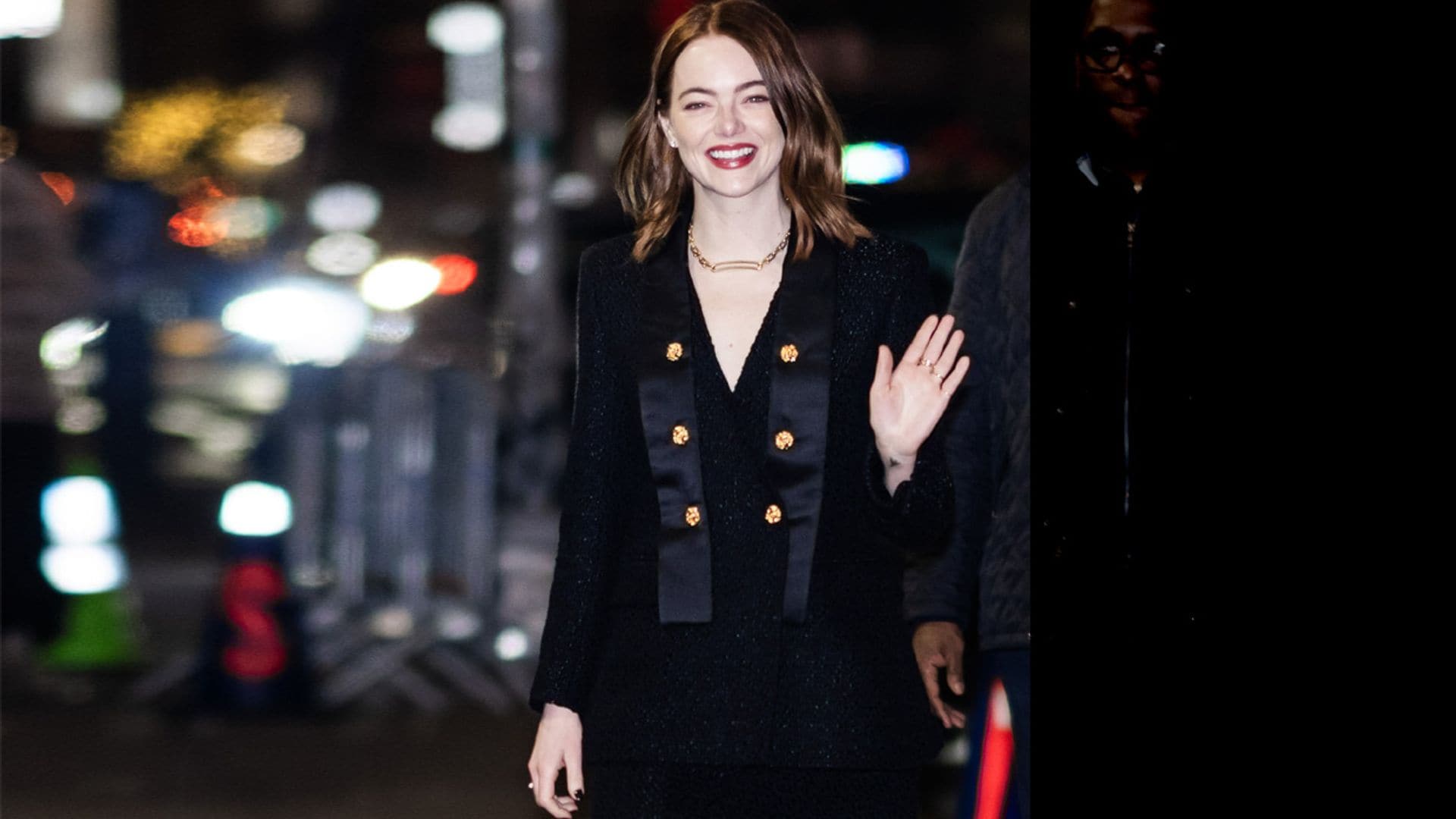 Tres looks en 12 horas: el estiloso maratón de Emma Stone en plena carrera por el Oscar