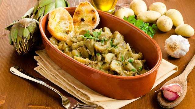 guiso de alcachofas con patatas