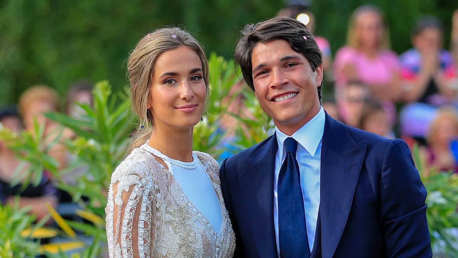 A punto de celebrar su primer aniversario y tras anunciar su embarazo, recordamos la boda de María Pombo