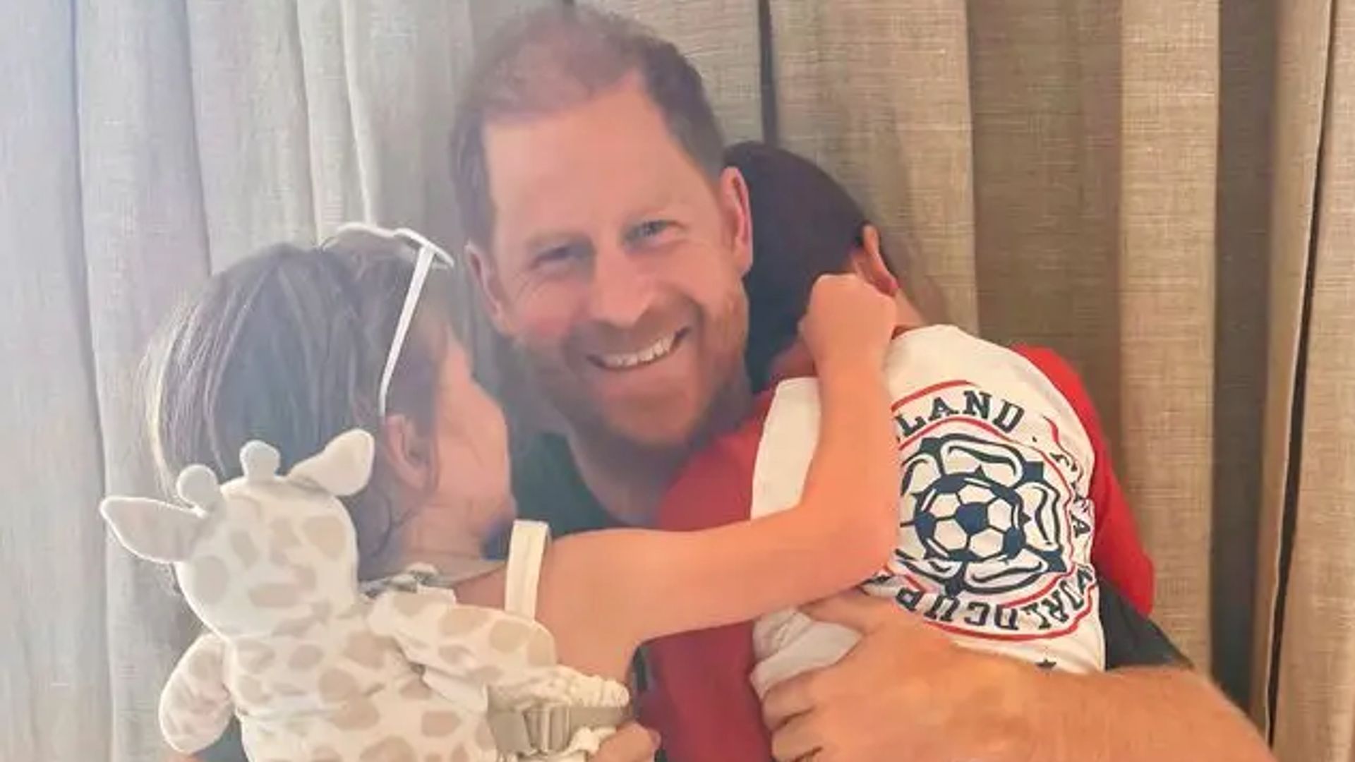 Photo: hola.com Prince Harry and Meghan Markle's Children Enrolled in UK Schooling Amid Return