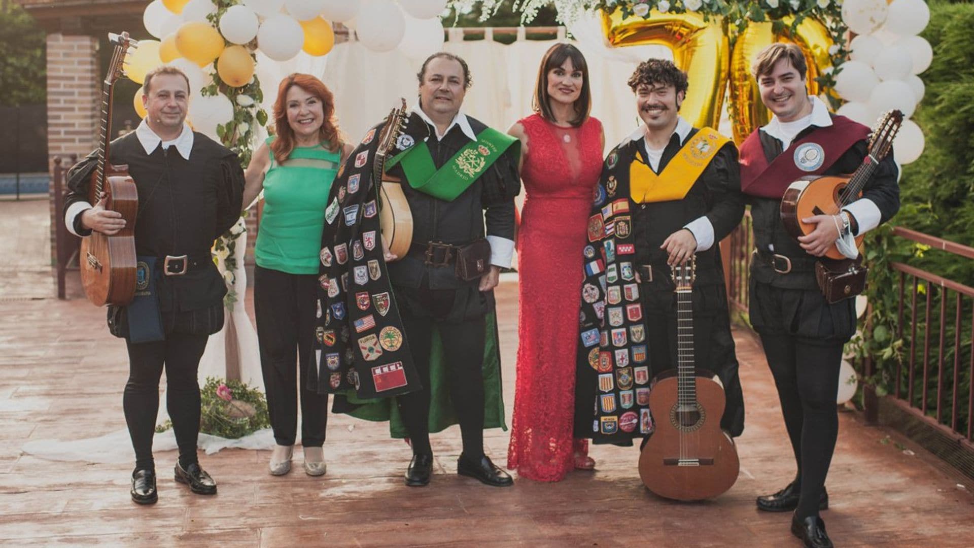 María Jesús González, la madre de Irene Villa, sorprendida por sus hijas en su setenta cumpleaños