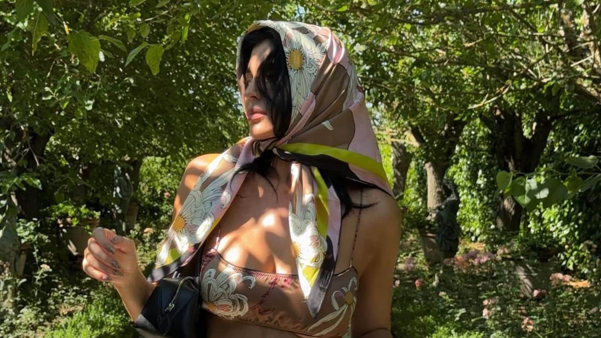 Kylie Jenner estrena un look de firma española en Italia tras la boda de Jeff Bezos y no es de Zara ni Mango