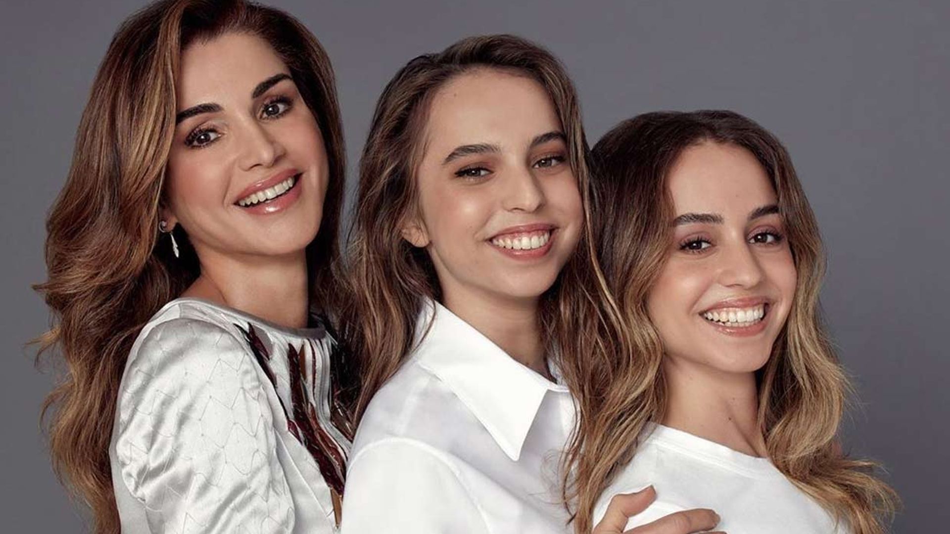 ¡Doble celebración! El posado con el que Rania de Jordania felicita el cumpleaños a sus hijas