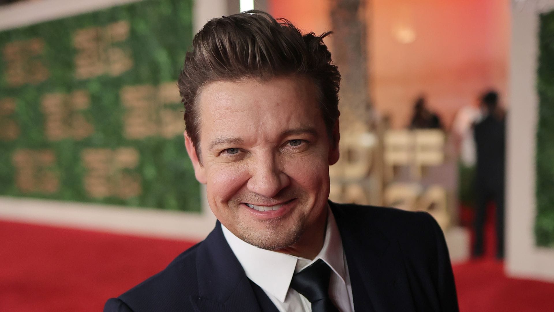 Jeremy Renner bromea con el accidente que casi le cuesta la vida: '¡Hoy no!'