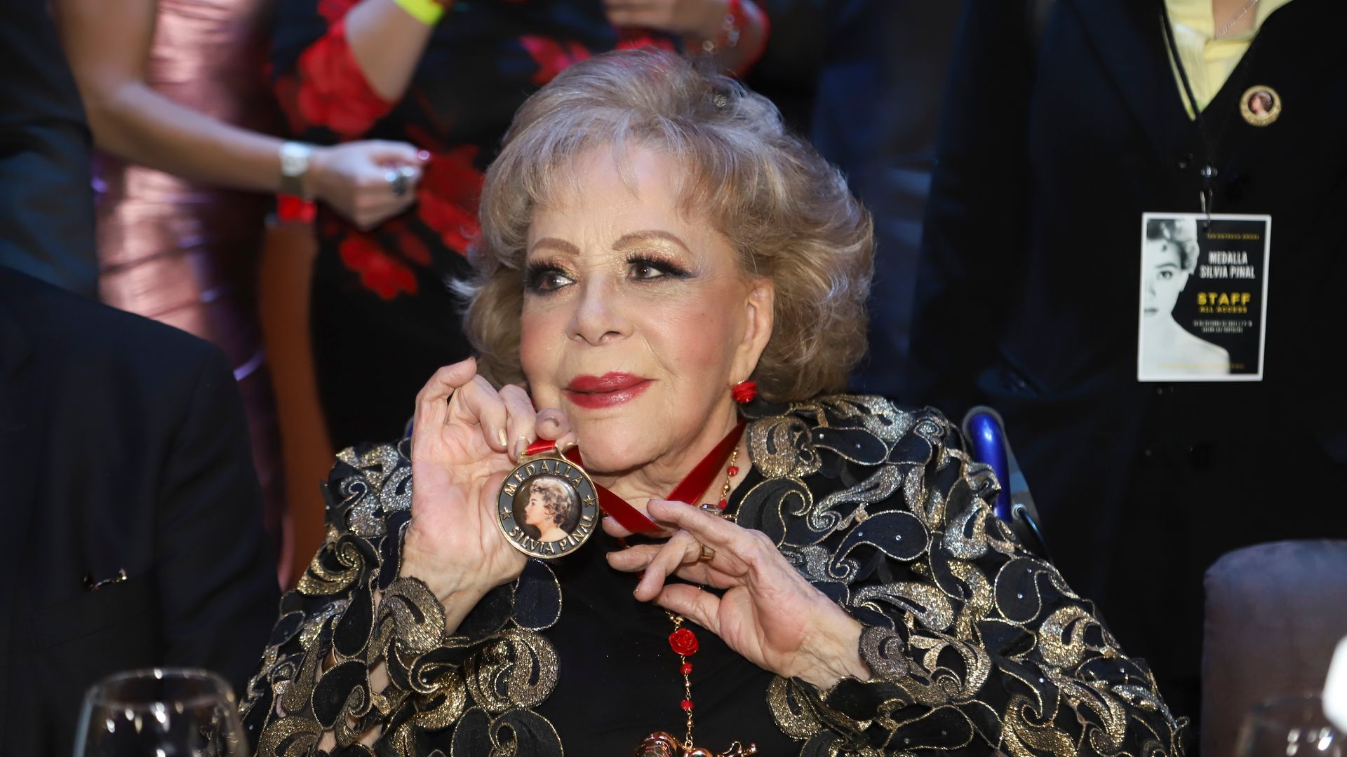 Una serenata de Luis Miguel, el especial deseo de doña Silvia Pinal para su último adiós