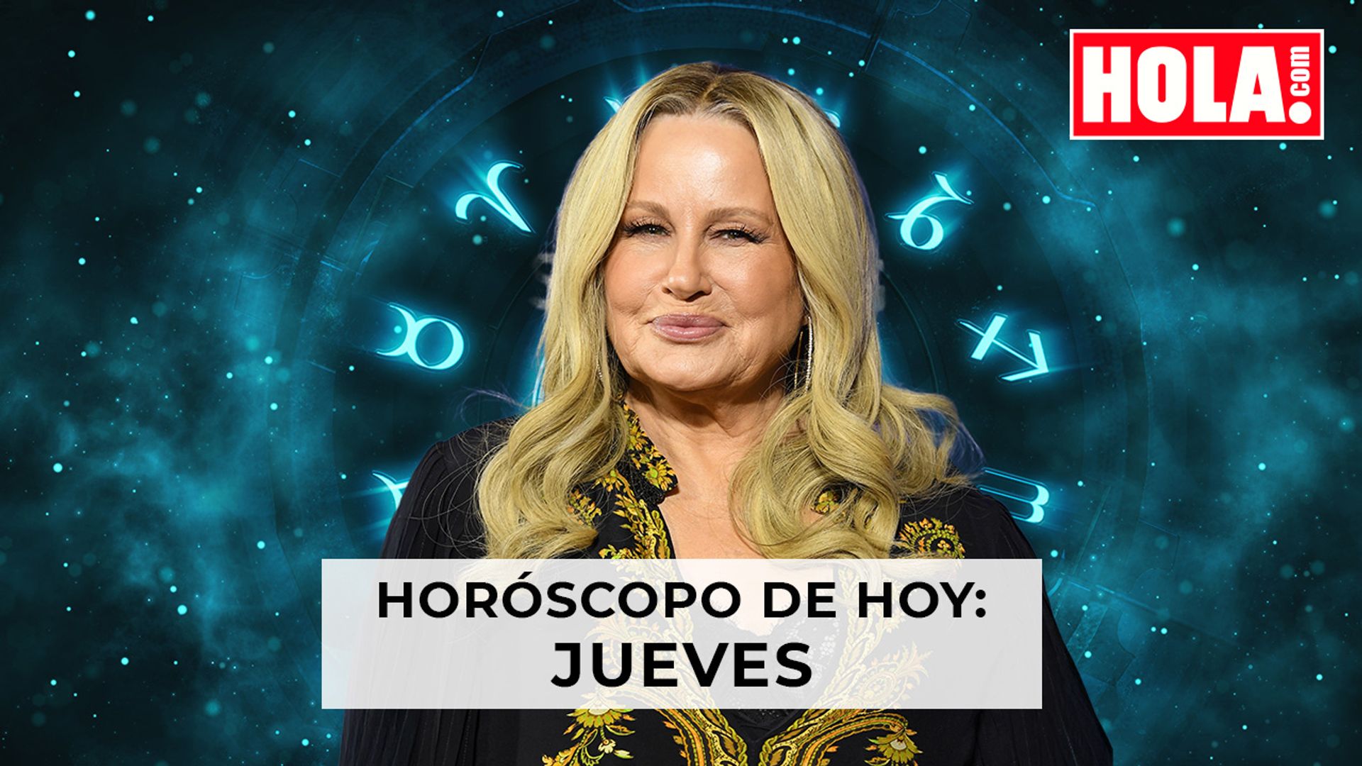 Jennifer Coolidge con los signos del zodiaco detrás 