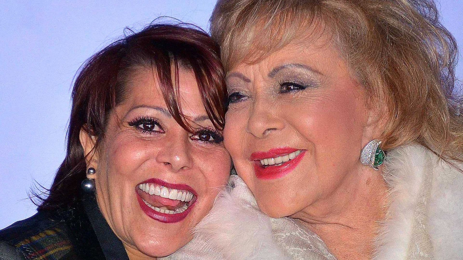 Alejandra Guzmán dedica un emotivo homenaje a doña Silvia Pinal durante su show en la Ciudad de México